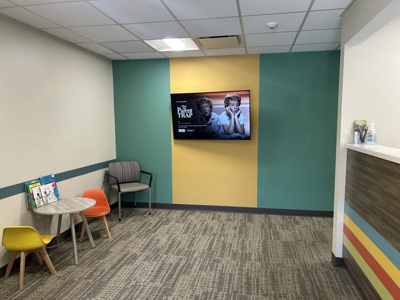 More Photos Of 8700-8706 Bourgade St, Lenexa Medical For Sale