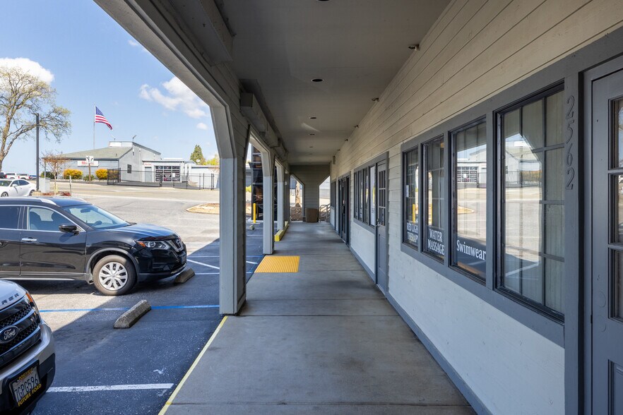 More Photos Of 2560-2576 Grass Valley Hwy, Auburn Storefront For Sale