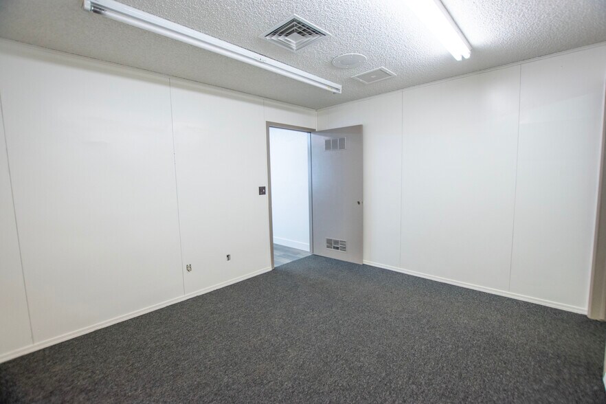 More Photos Of 519 W Western Ave, Avondale General Retail For Sale