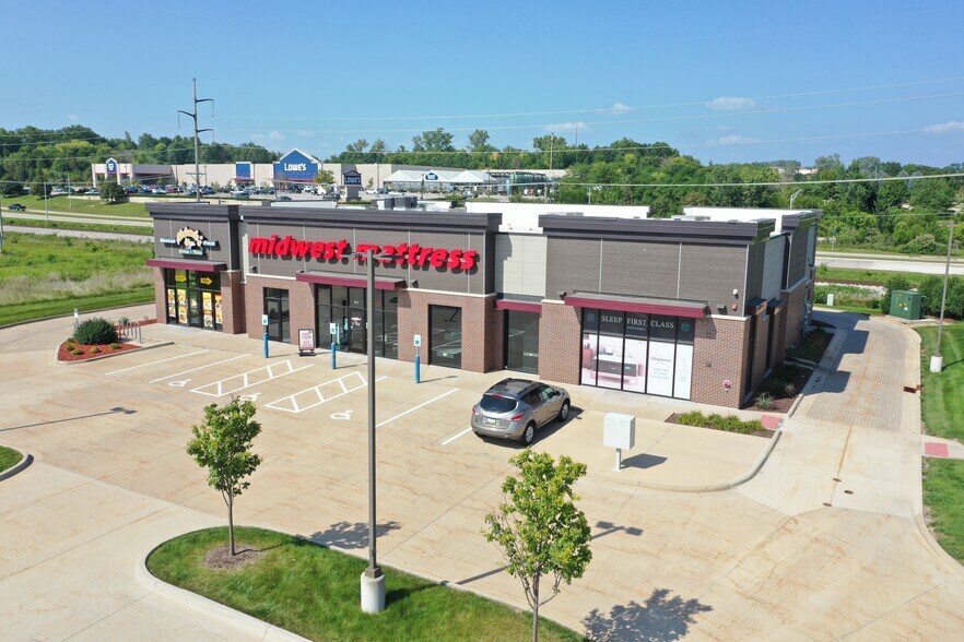 More Photos Of 746 Coral Ridge Ave, Coralville General Retail For Sale