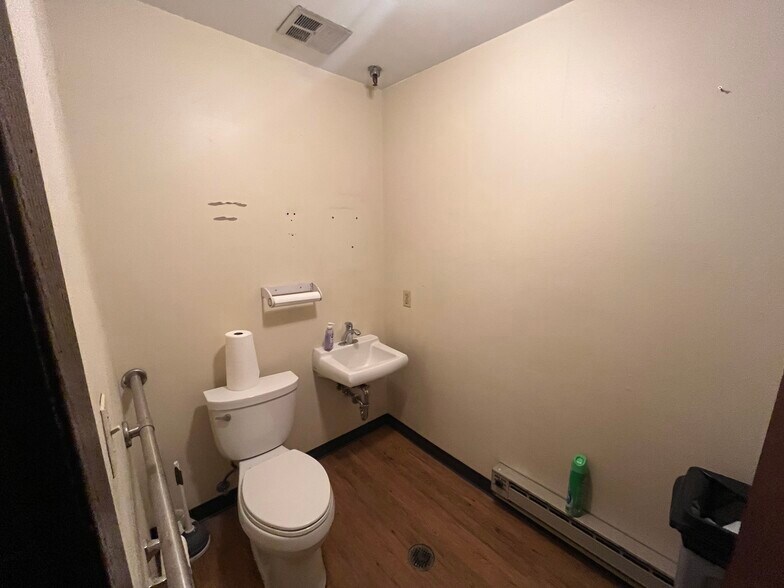 More Photos Of 2610 S Raritan Cir, Englewood Industrial For Sale