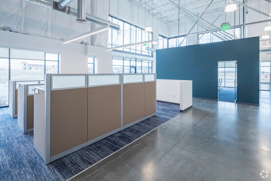 More Photos Of 14820 Compark Blvd, Parker Industrial For Sale