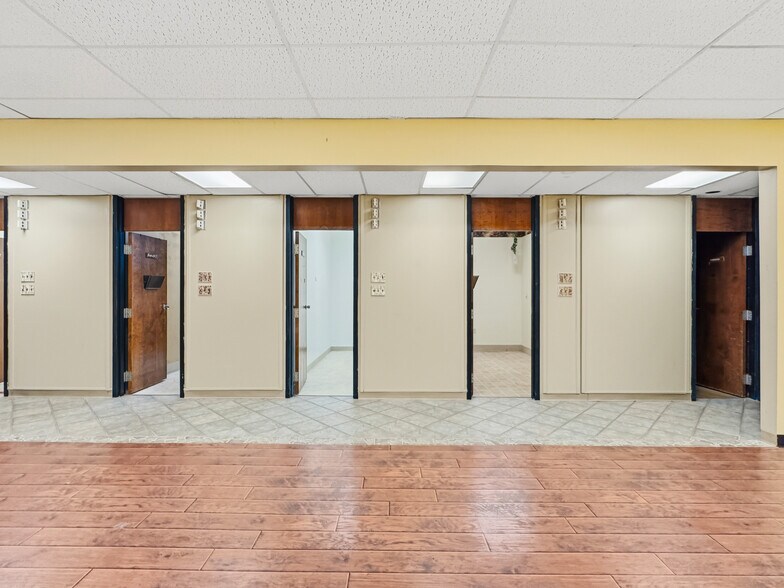 More Photos Of 1212 Air Depot, Midwest City Office For Lease