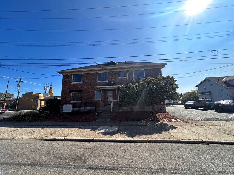 More Photos Of 4997 Glenway Ave, Cincinnati Office For Sale