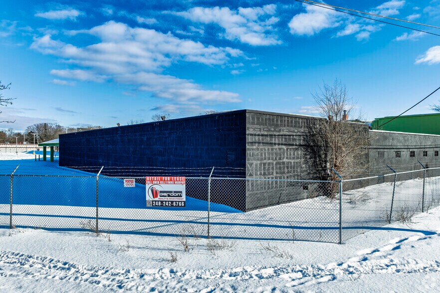 More Photos Of 3402 Richfield Rd, Flint Freestanding For Lease