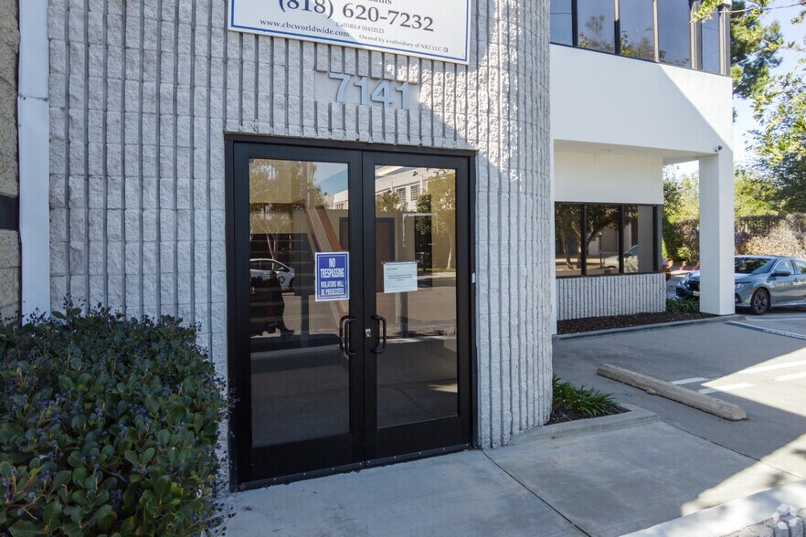 More Photos Of 7141 Valjean Ave, Van Nuys Office For Sale