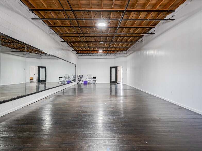 More Photos Of 105 W Henderson St, Marion General Retail For Sale