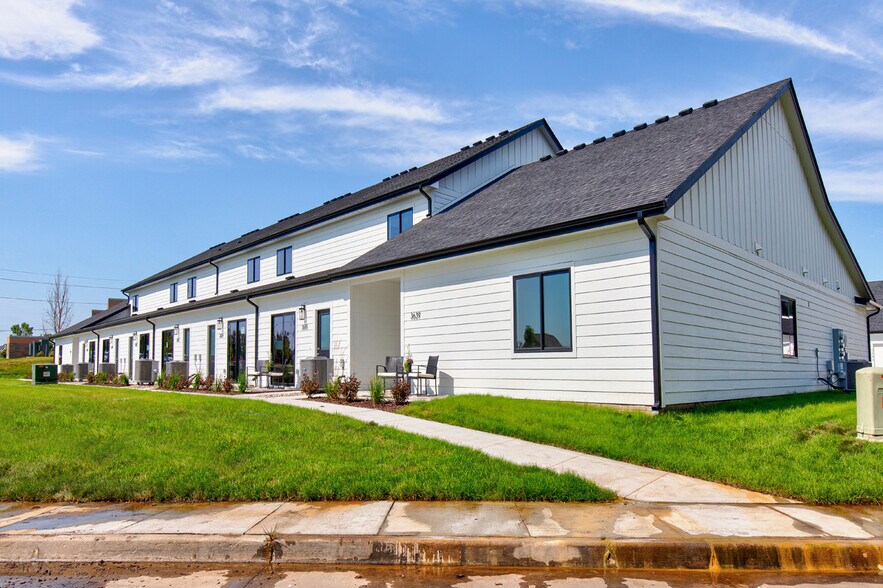 More Photos Of 3656 NE Marissa Ln, Ankeny Apartments For Sale