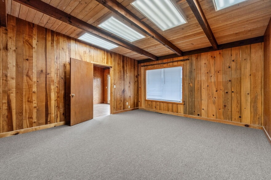 More Photos Of 4051-4061 N Highway 101, Eureka Warehouse For Sale