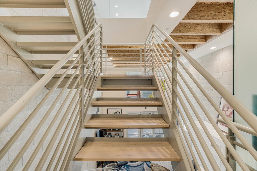 More Photos Of 3450 Cahuenga Blvd W, Los Angeles Office Residential For Lease
