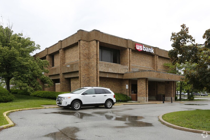 More Photos Of 4350 W Lincoln Hwy, Matteson Office For Sale