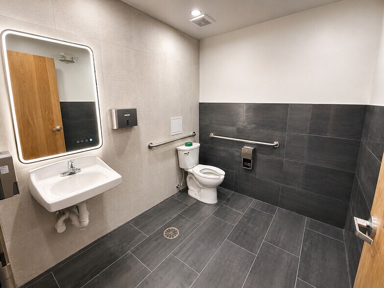 More Photos Of 410 E Church St, Lewisville Showroom For Sale