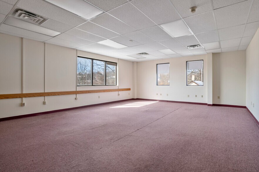 More Photos Of 850 High St, Holyoke Medical For Lease