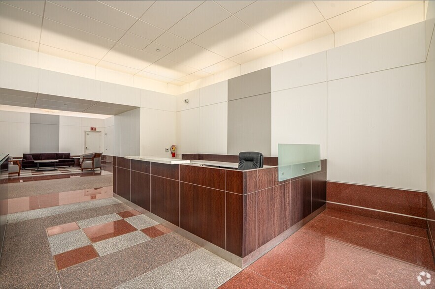 More Photos Of 525 N Brand Blvd, Glendale Office For Lease