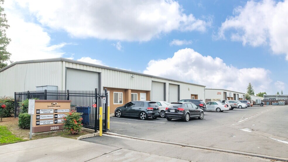 More Photos Of 2695 N Sunnyside Ave, Fresno Unknown For Lease