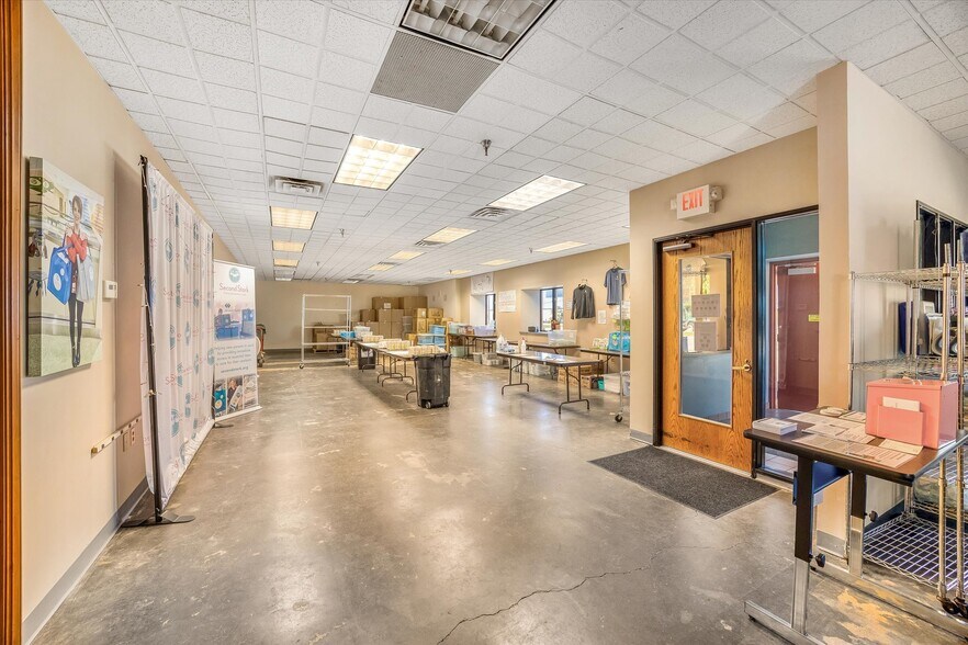 More Photos Of 130-150 Eva St, Saint Paul Warehouse For Sale
