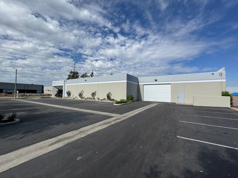 More Photos Of 13201 Barton Cir, Santa Fe Springs Service For Lease