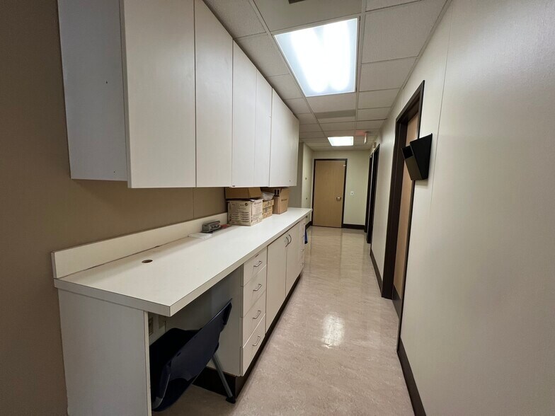 More Photos Of 872 Ohio Pike, Cincinnati Medical For Sale