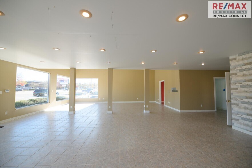 More Photos Of 5333 George Washington Mem Hwy, Yorktown Freestanding For Sale