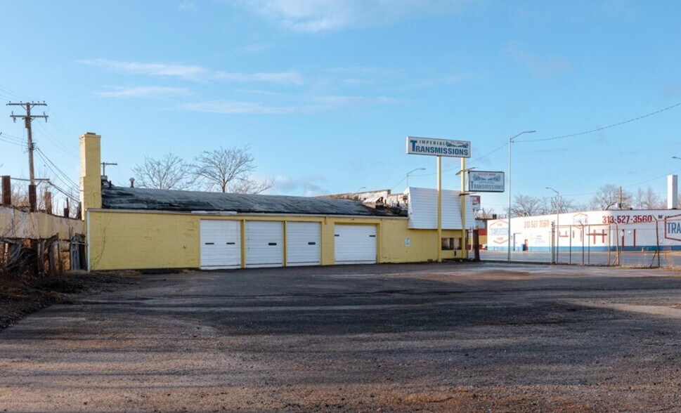More Photos Of 13118 Gratiot Ave, Detroit Auto Repair For Sale