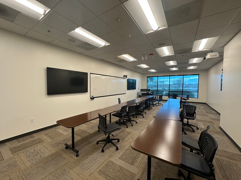 More Photos Of 15283 Pahute St, Victorville Office For Sale