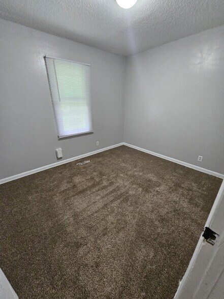 More Photos Of 305 E 25th Street Pl S, Newton Apartments For Sale