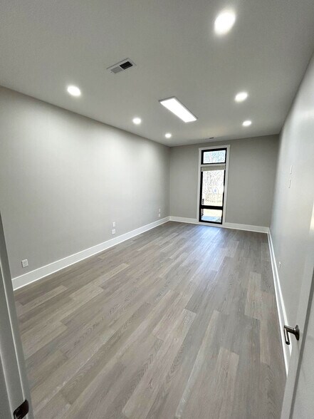 More Photos Of 140 E Professional Park Ct, Bowling Green Office For Sale