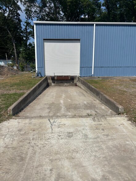 More Photos Of 131 Hanniford Dr, Charleston Warehouse For Lease