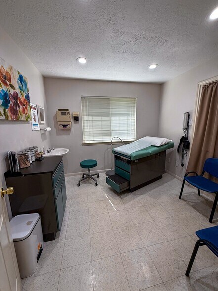 More Photos Of 2425 Cr-90, Pearland Office For Sale