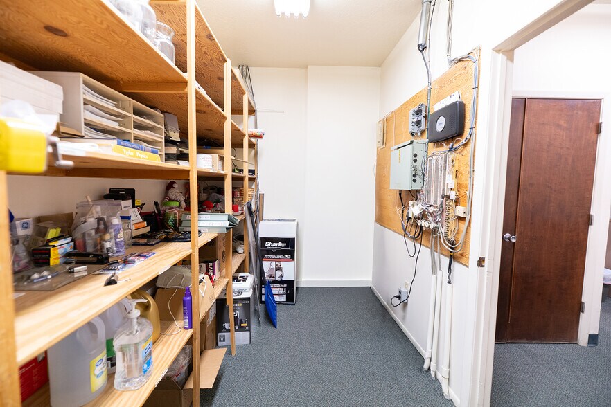 More Photos Of 123 N 1st St, Grants Office For Sale