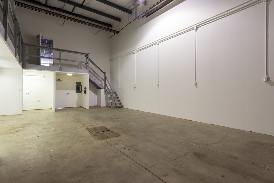 More Photos Of 380 Mackenzie Blvd, Fort McMurray Warehouse For Lease