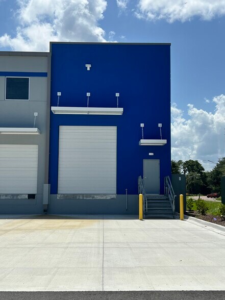 More Photos Of 440 Dundas Dr, Jacksonville Unknown For Lease