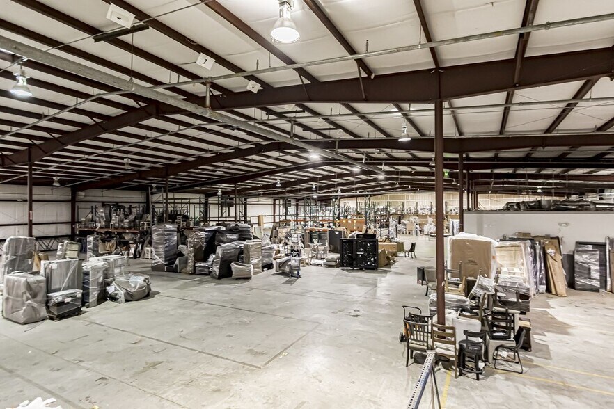 More Photos Of 810 W Highway 30, Gonzales Warehouse For Lease