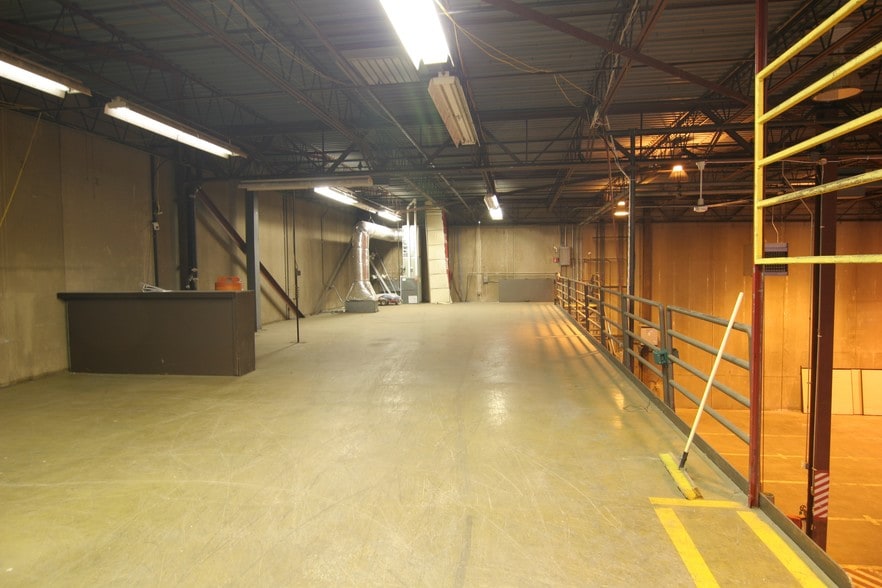 More Photos Of 4808 Kroemer Rd, Fort Wayne Warehouse For Lease