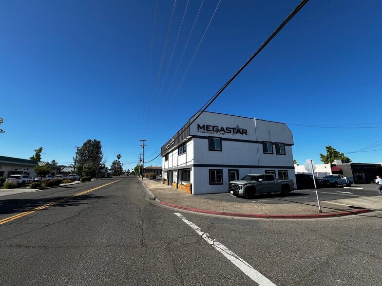 More Photos Of 2410 Larkspur Ln, Redding Office For Lease