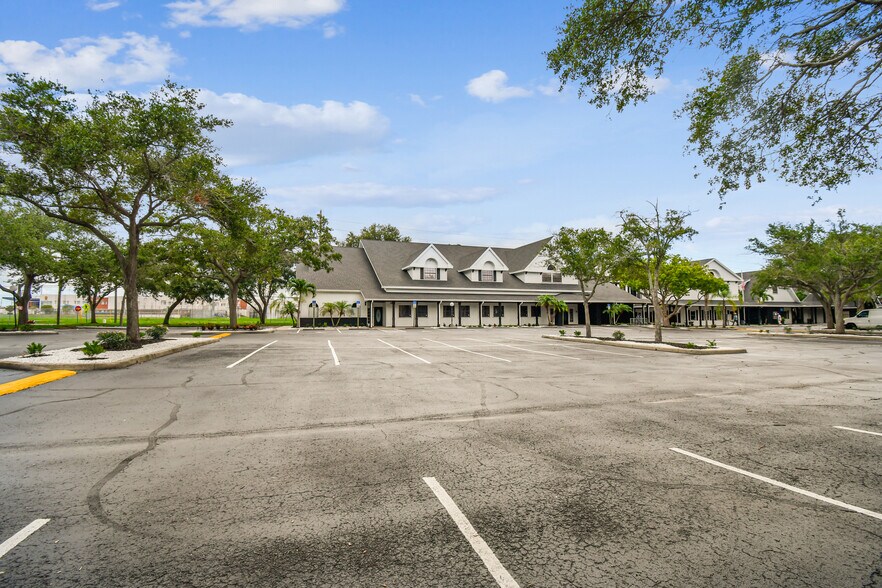 More Photos Of 300 E Bay Dr, Largo Office For Lease