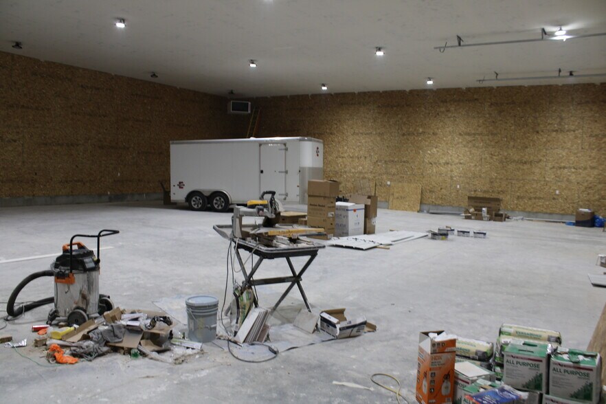 More Photos Of 61 W 465 N, Blackfoot Light Manufacturing For Lease