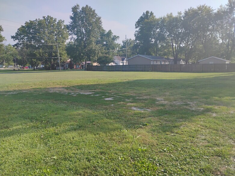 More Photos Of 210 Springfield Rd, Gillespie Flex For Sale