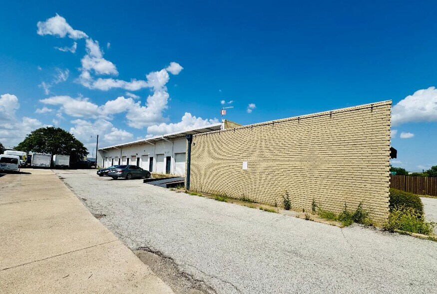 More Photos Of 4309 Action St, Garland Service For Sale