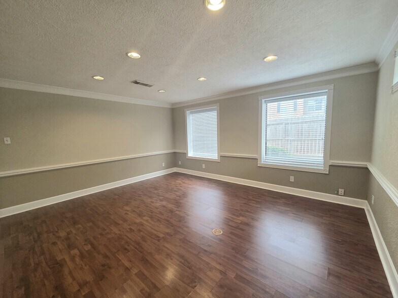 More Photos Of 2204 Sunpark Dr, Conroe Office For Sale