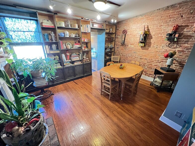More Photos Of 1438-1442 Light St, Baltimore Showroom For Sale