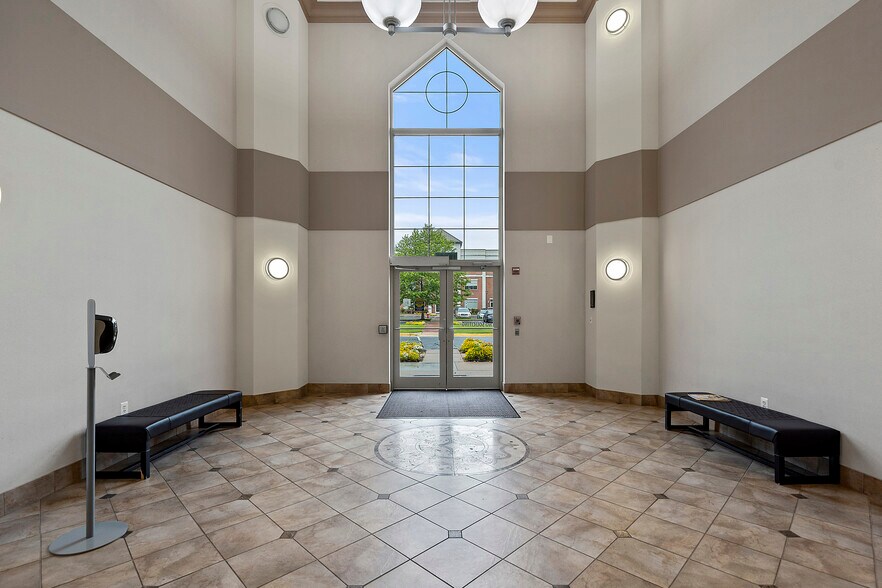 More Photos Of 19440 Golf Vista Plz, Lansdowne Medical For Lease