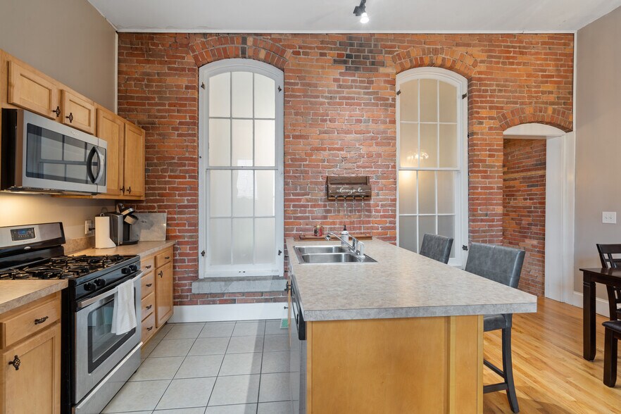 More Photos Of 317 W Fayette St, Syracuse Storefront Retail Office For Sale