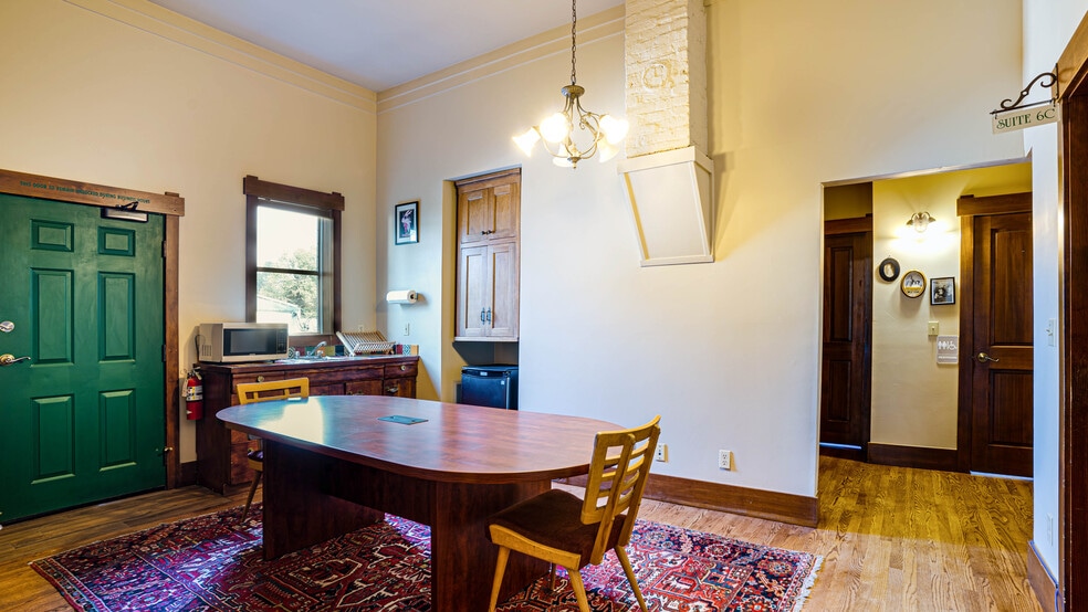 More Photos Of 10069 W River St, Truckee Office For Lease