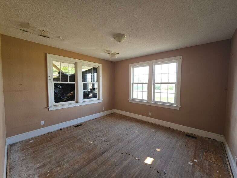 More Photos Of 1695 Mack Smith Rd, Rossville Showroom For Sale