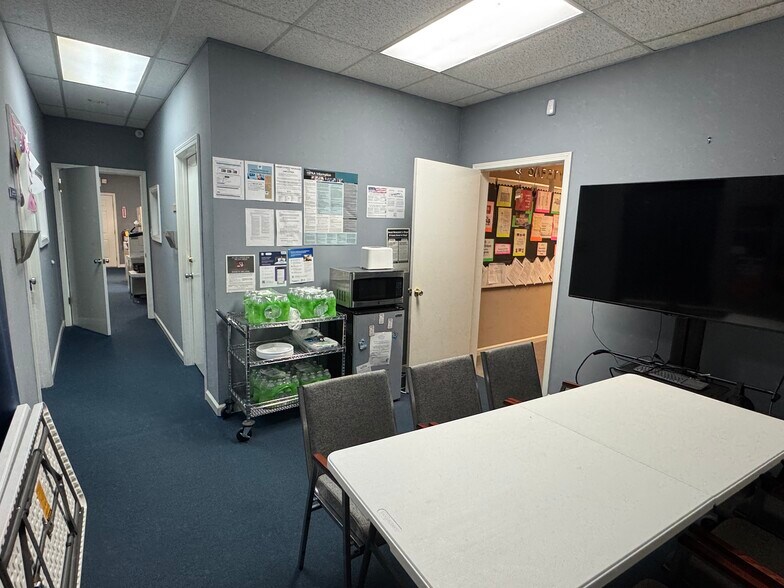 More Photos Of 232-236 Industrial Park Dr, Commerce Office For Lease