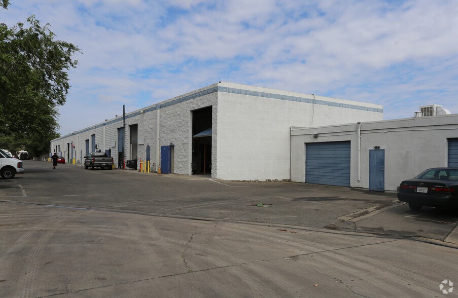 More Photos Of 37925 6th St E, Palmdale Warehouse For Lease