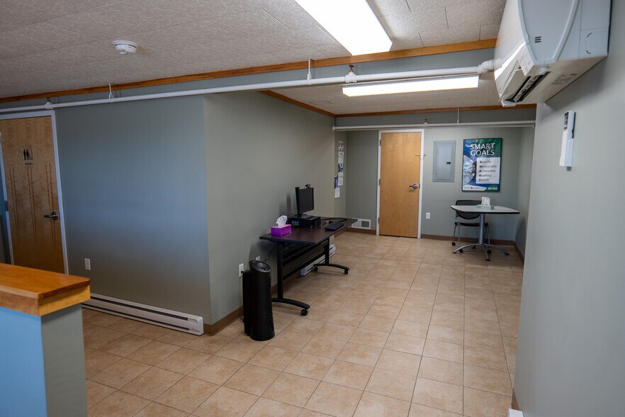 More Photos Of 4 Market Sq, Houlton Office For Sale