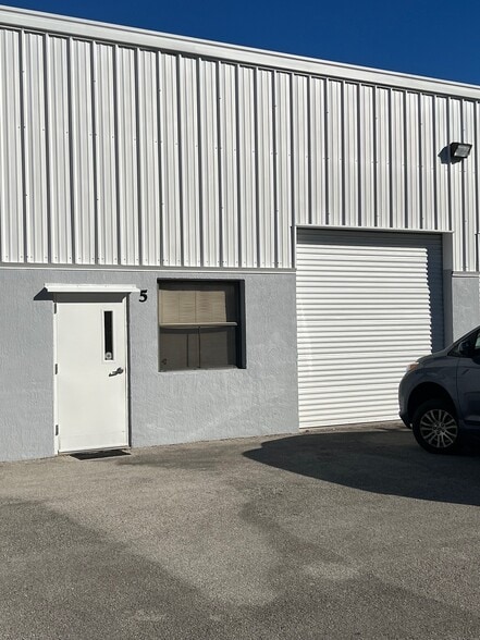 More Photos Of 7605 Progress Cir, Melbourne Warehouse For Lease