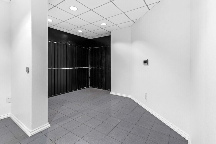 More Photos Of 9362 Eton Ave, Chatsworth Warehouse For Lease